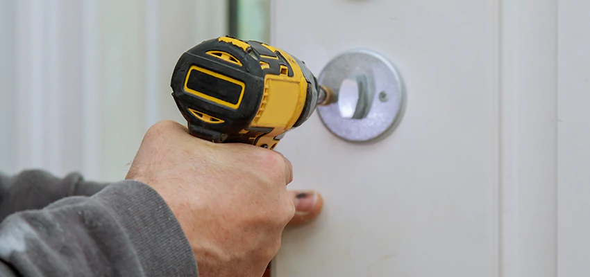 Street Locksmith For Smart Lock Repair in Lake in the Hills, IL